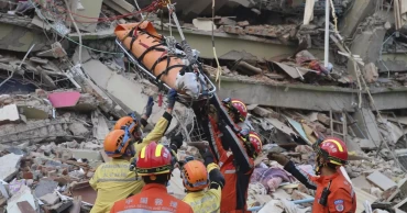 মিয়ানমারে নিহত বেড়ে ২ হাজার, ধীর গতির উদ্ধার অভিযান