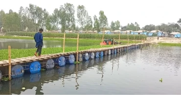লালমনিরহাটে ভাসমান ড্রাম সেতুতে হাজারো মানুষের কষ্ট লাঘব