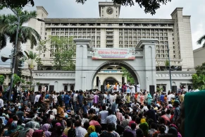 নগর ভবন আটকে ইশরাক সমর্থকদের ব্লকেড কর্মসূচি