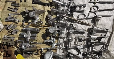 খুলনায় অস্ত্র তৈরির কারখানার সন্ধান, ৩ জন আটক