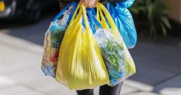 নিষেধাজ্ঞার ১৫ মাস পরও বাজারে পলিথিনের দাপট