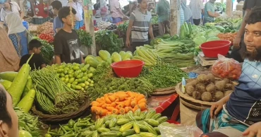 মানিকগঞ্জে বেশিরভাগ সবজি বিক্রি হচ্ছে ৮০-১২০ টাকায়, কমেছে লেবুর দাম