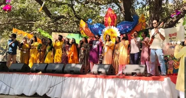 বর্ণিল আয়োজনে ঢাবিতে বসন্ত বরণ