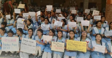 বরখাস্ত শিক্ষককে পুনর্বহাল দাবিতে ভিকারুননিসার বসুন্ধরা শাখায় বিক্ষোভ