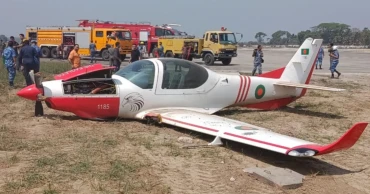 প্রশিক্ষণ বিমান আছড়ে পড়ল রানওয়েতে, অক্ষত দুই পাইলট
