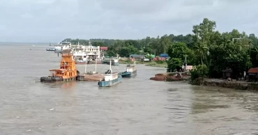 র‌্যাম্প ছিঁড়ে ভেসে গেল পন্টুন, পাটুরিয়ার চার নম্বর ঘাট দিয়ে পারাপার বন্ধ
