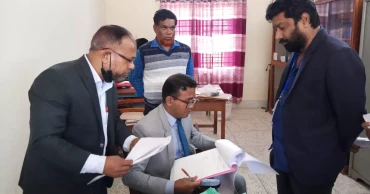 ফরিদপুরে ভোট কক্ষের ভেতরে টাকা বিতরণ, বিএনপির পোলিং এজেন্টকে জরিমানা