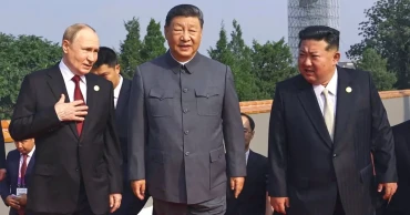 এক ফ্রেমে পুতিন-শি-কিম, ‘ষড়যন্ত্রের গন্ধ’ পাচ্ছেন ট্রাম্প