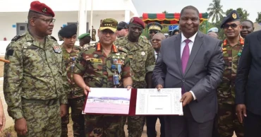 সম্মানসূচক রাষ্ট্রপতি পদকে ভূষিত সেনাপ্রধান জেনারেল ওয়াকার-উজ-জামান