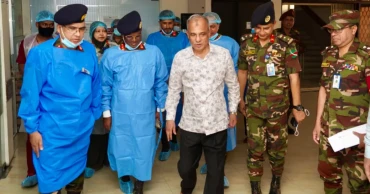 মাগুরায় ধর্ষণের শিকার শিশুটিকে দেখতে সিএমএইচে স্বরাষ্ট্র উপদেষ্টা 