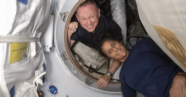 পৃথিবীতে ফিরছেন মহাকাশে আটকে পড়া সেই দুই নভোচারী