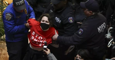 খলিল মাহমুদকে আটক: ট্রাম্প টাওয়ারে ইহুদিদের বিক্ষোভ