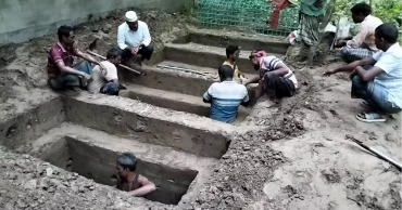 নাটোরে সড়ক দুর্ঘটনা: কুষ্টিয়ায় পাশাপাশি দাফন একই পরিবারের চারজনকে