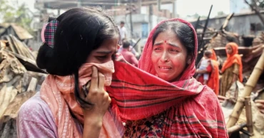 আগুনে সব হারিয়ে হাহাকার সাততলা বস্তির বাসিন্দাদের