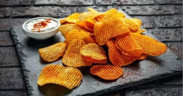 পটেটো চিপস খেয়ে নিজের বিপদ ডেকে আনছেন না তো!