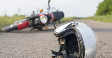 মোটরসাইকেলের ট্রায়াল দিতে গিয়ে ট্রাকের নিচে, নিহত ২