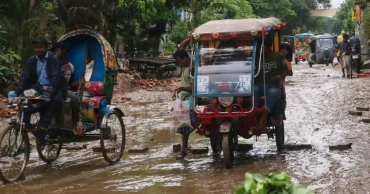 স্বস্তির বৃষ্টিতে অস্বস্তিতে নগরবাসী