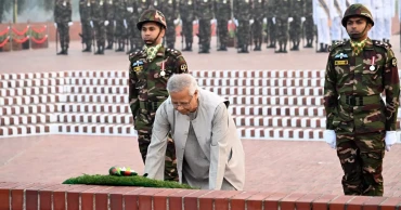জাতীয় স্মৃতিসৌধে শহীদদের প্রতি প্রধান উপদেষ্টার শ্রদ্ধা নিবেদন