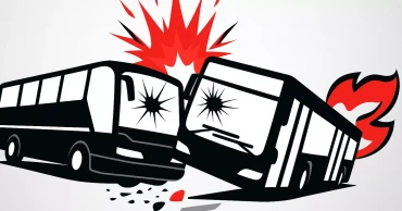 চকবাজারে দুই বাসের চাপায় পথচারী নিহত