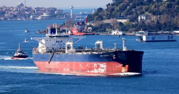 যুক্তরাষ্ট্রের নিষেধ সত্ত্বেও রাশিয়ার তেল কিনতে কেন অনড় ভারত