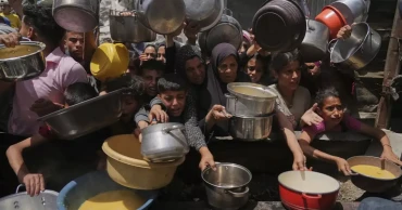 টানা তিনমাস পর গাজায় প্রবেশ করল মানবিক সহায়তা