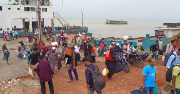 পাটুরিয়া ফেরিঘাট দিয়ে ঢাকায় ফিরছেন মানুষ, বাড়তি ভাড়ার বিড়ম্বনা