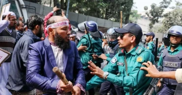শাহবাগে মাদ্রাসা শিক্ষকদের ওপর পুলিশের লাঠিচার্জ, কাঁদানে গ্যাস নিক্ষেপ