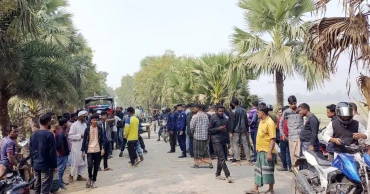 নওগাঁয় মোটরসাইকেল-ভ্যান সংঘর্ষে দুজন নিহত