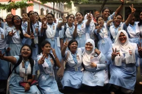 এইচএসসির ফলে এগিয়ে ঢাকা বোর্ড, কুমিল্লার পাসের হার সবচেয়ে কম