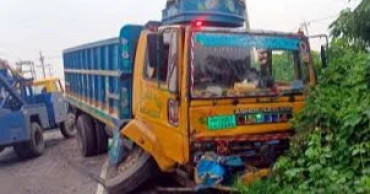 সরাইলে দুই ট্রাকের মুখোমুখি সংঘর্ষে নিহত ১