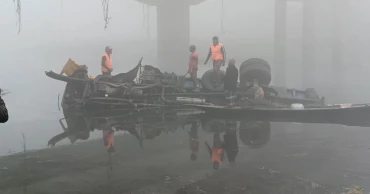 ঝিনাইদহে কুয়াশার ম‌ধ্যে নিয়ন্ত্রণ হা‌রি‌য়ে ট্রাক নদী‌তে, নিহত ২