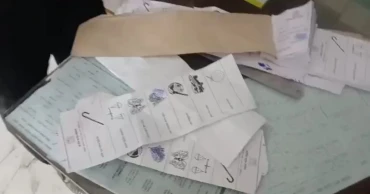 কুমিল্লায় কেন্দ্রে ঢুকে ধানের শীষে ‘সিল মারার চেষ্টা’, আটক ৩