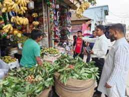 কুষ্টিয়ার কুমারখালীতে অপরিপক্ব আম বিক্রির দায়ে ব্যবসায়ীদের জরিমানা