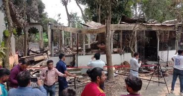 দুর্বৃত্তের আগুনে পুড়ল চারুশিল্পী মানবেন্দ্রর বাড়ি