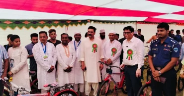 জামাতে নামাজ আদায়, ৩০০ শিশু-কিশোর পেল বাইসাইকেল