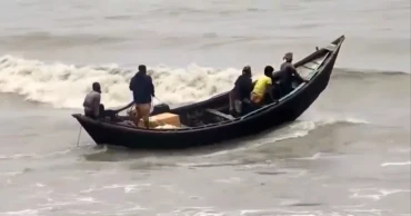 বঙ্গোপসাগরে ১৫ জেলেসহ ট্রলারডুবি, এখনও নিখোঁজ ৬
