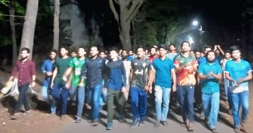 পুলিশকে মারধরের প্রতিবাদে জাবিতে বিক্ষোভ