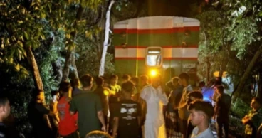 ১৯টি বগি পটিয়ায় রেখেই চলে গেল পর্যটক এক্সপ্রেস ট্রেনের ইঞ্জিন