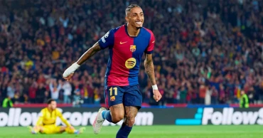 মেসিকে ছুঁয়ে রোনালদোর দিকে ছুটছেন রাফিনিয়া