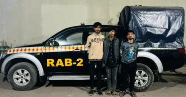 রাজধানীর মোহাম্মদপুরে ৩ ছিনতাইকারী আটক, দেশীয় অস্ত্র জব্দ