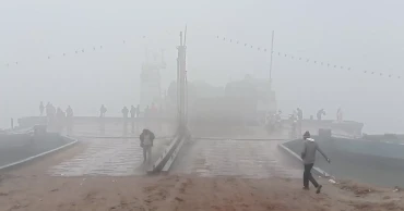 আজও ঘন কুয়াশায় দুই নৌরুটে ফেরি চলাচল বন্ধ