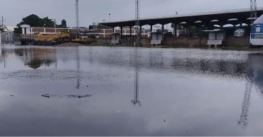 বেনাপোল বন্দরে হাঁটুপানিতে পণ্য খালাস, দুর্ভেগে পরিবহন কার্যক্রম