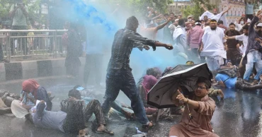 পুলিশ-আন্দোলনকারীদের সংঘর্ষে উত্তপ্ত জাতীয় প্রেসক্লাব এলাকা