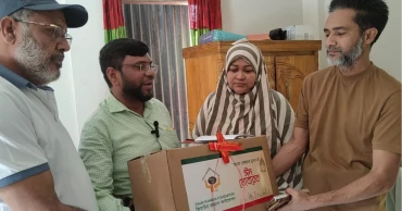 রাজধানীতে শহীদ পরিবারের মাঝে ঈদ উপহার বিতরণ