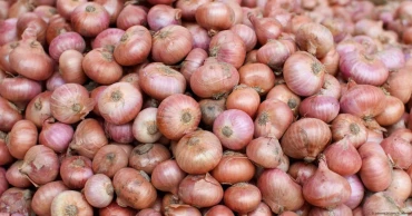 খুলনায় লাফিয়ে বাড়ছে পেঁয়াজের দাম, তদারকির ঘাটতির অভিযোগ