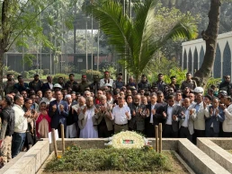 Tarique offers fateha at Hadi’s grave