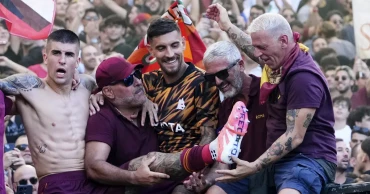 Pellegrini's strike gives Roma the points over 9-man Lazio in fiery derby