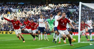 Manchester United earn a deserved point after stoppage-time drama