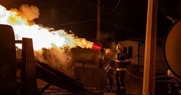 Ukraine condemns Russian strikes amid peace talks