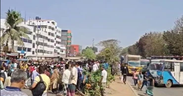 Battery-run auto-rickshaw drivers block Dhaka-Mymensingh highway